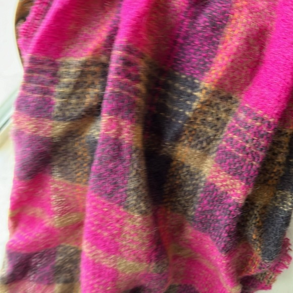 I Love  H81 plaid fringed Scarf - Picture 2 of 3